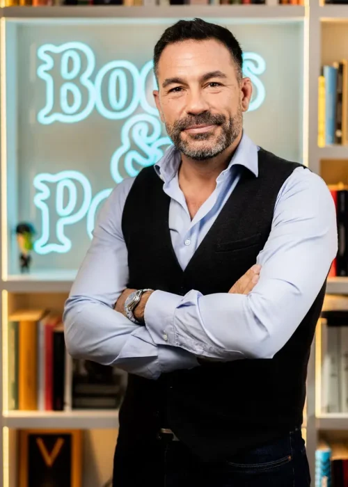 luis-hedo-books-and-people-neon